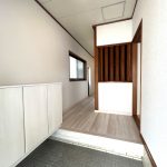 【リフォーム済】玄関内部です。シューズボックスを新設しましたので、いつでもすっきりと片付いた玄関を保てそうです。